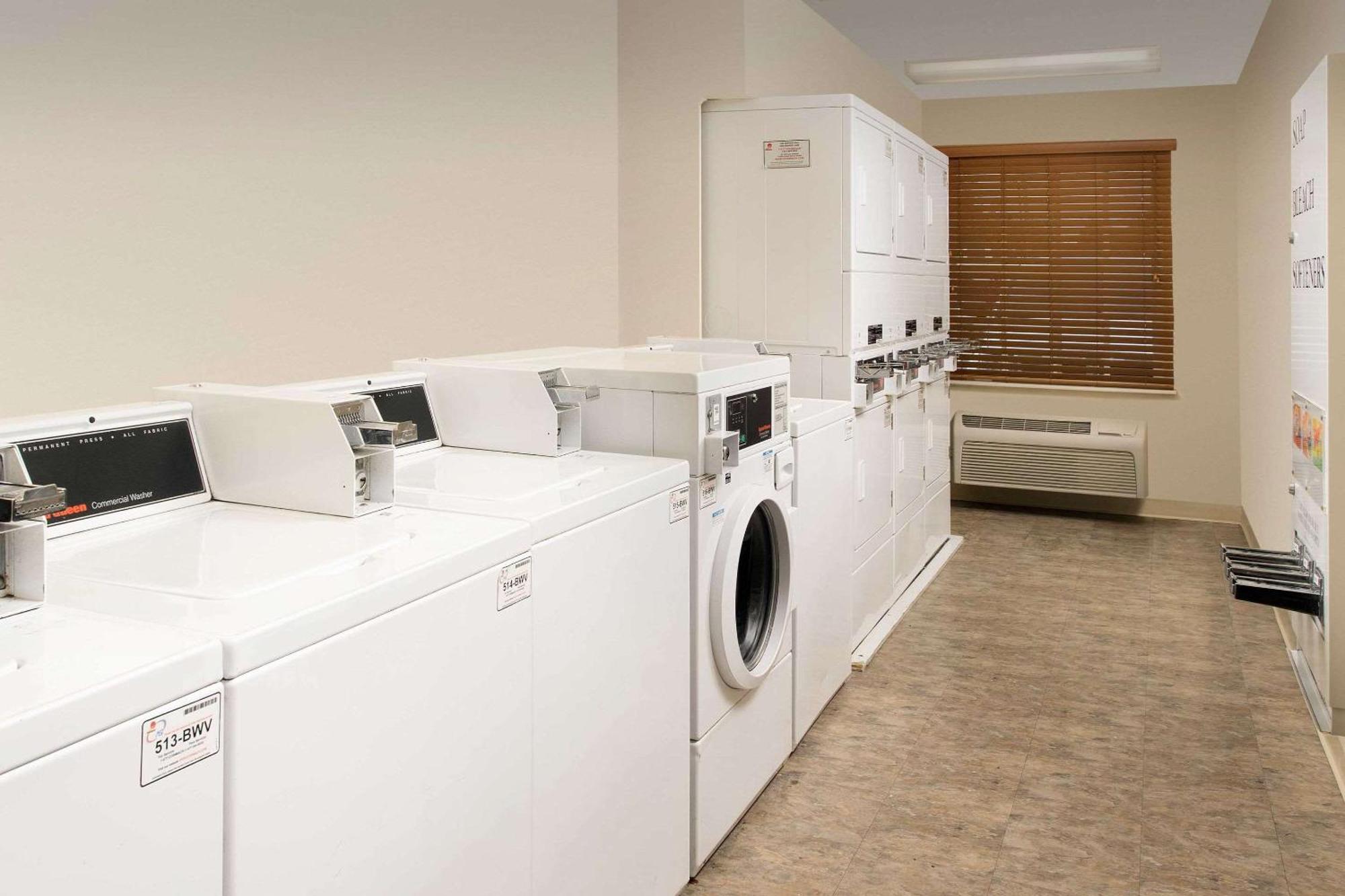 Woodspring Suites Champaign Near University ภายนอก รูปภาพ