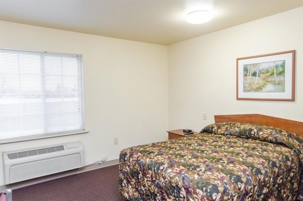 Woodspring Suites Champaign Near University ภายนอก รูปภาพ